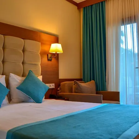 Otel Liona & 3*