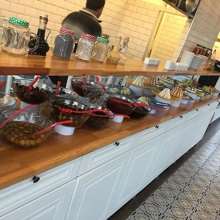 Liona & Ξενοδοχείο